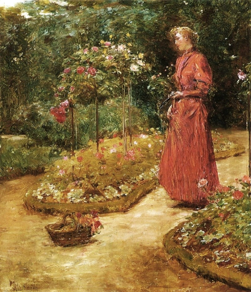 Femme coupant des roses dans un jardin – Childe Hassam